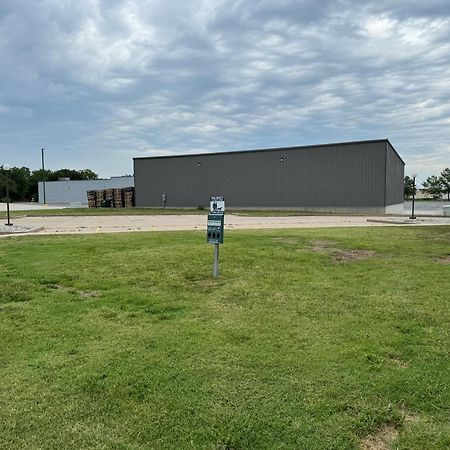 Super 8 By Wyndham Independence Ks Ξενοδοχείο Εξωτερικό φωτογραφία