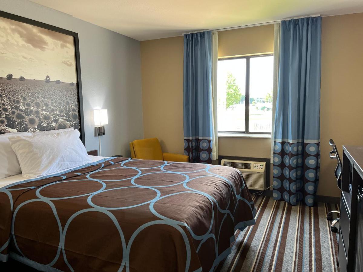 Super 8 By Wyndham Independence Ks Ξενοδοχείο Εξωτερικό φωτογραφία