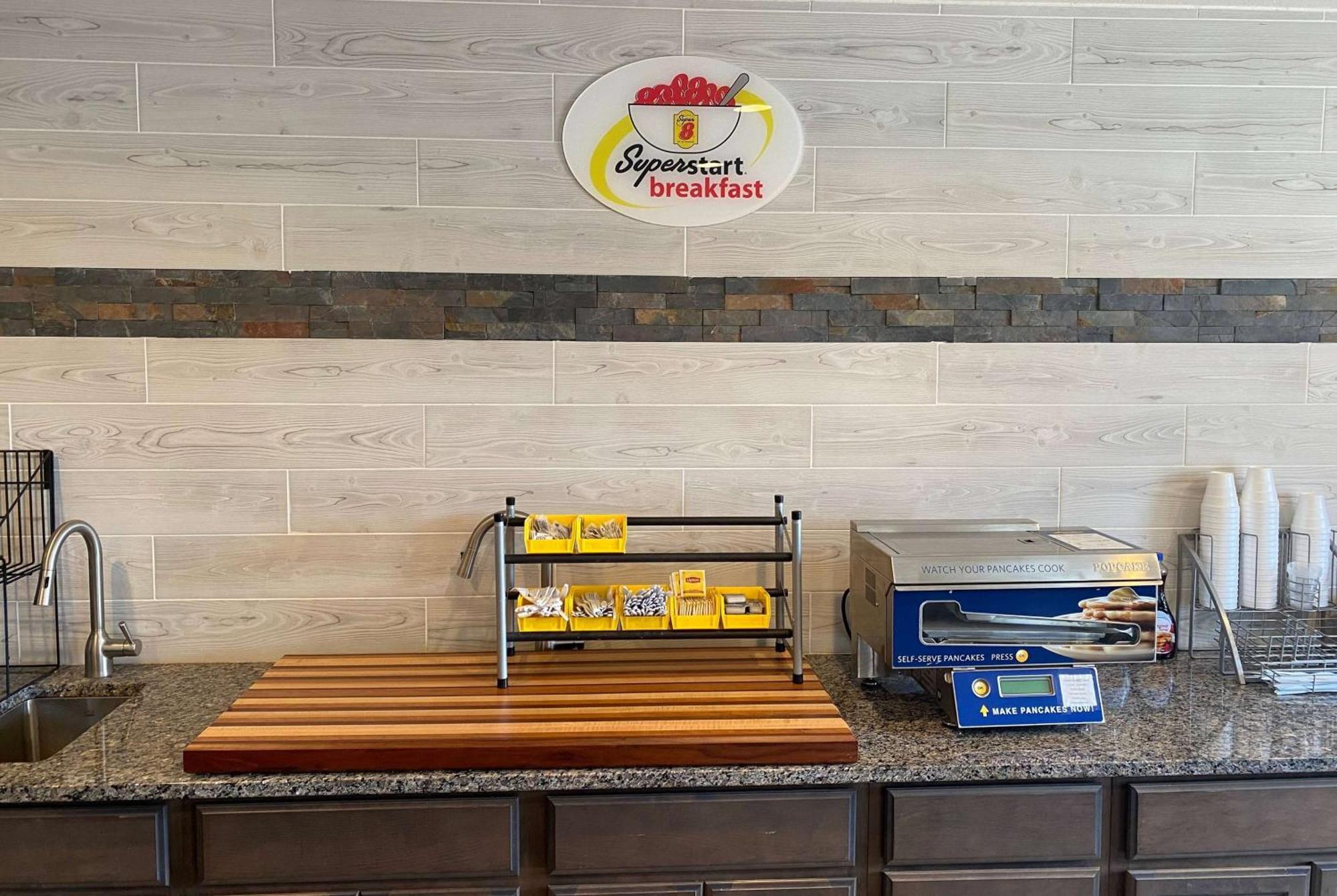 Super 8 By Wyndham Independence Ks Ξενοδοχείο Εξωτερικό φωτογραφία