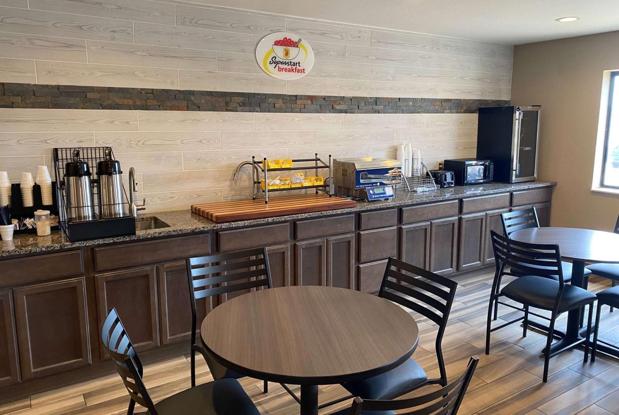 Super 8 By Wyndham Independence Ks Ξενοδοχείο Εξωτερικό φωτογραφία